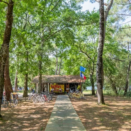 Campingplads Pour 6 Personnes Avec Terrasse - Api-1-52-708