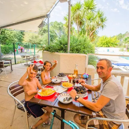 Pour 6 Personnes Avec Terrasse - Api-1-52-708