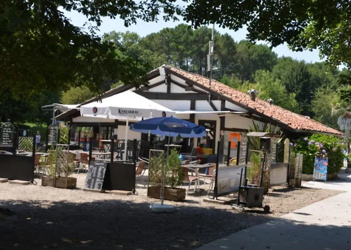 Pour 6 Personnes Avec Terrasse - Api-1-52-708 *